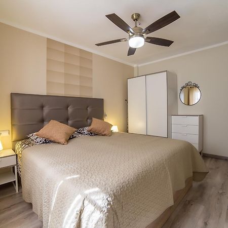 Los Reyes Carpe Diem Apartment กราน ตาราฮาล ภายนอก รูปภาพ
