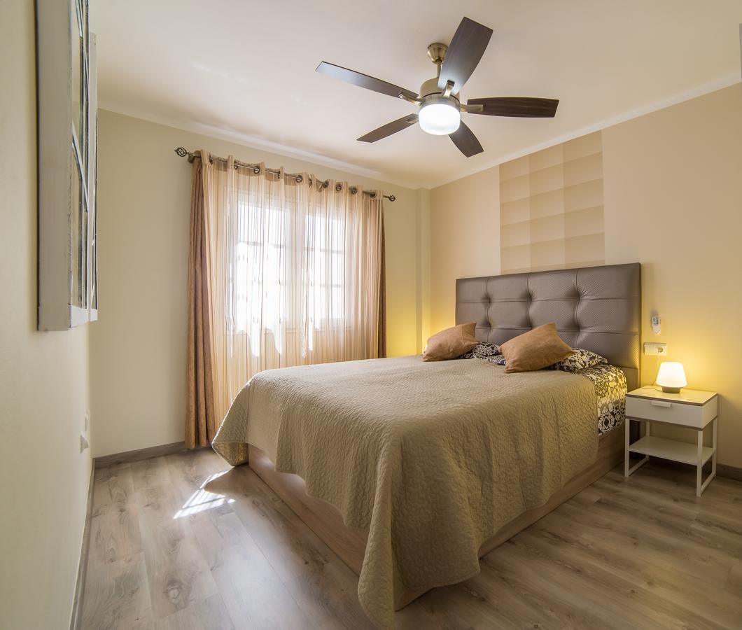Los Reyes Carpe Diem Apartment กราน ตาราฮาล ภายนอก รูปภาพ